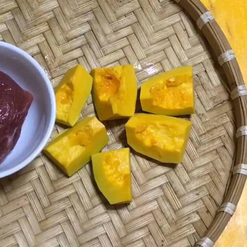 Step 2 Prepare the side ingredients for beef pumpkin porridge