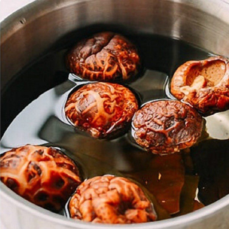 Step 1 Prepare the ingredients and cook the broth for Naengmyeon-bibim