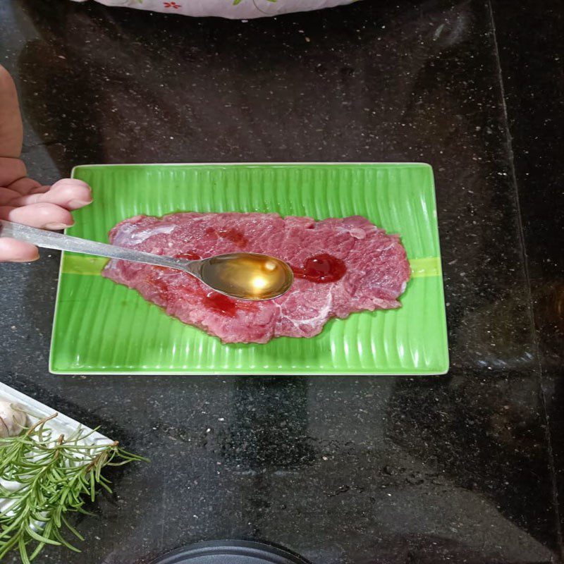 Step 1 Prepare ingredients and marinate the Garlic Butter Steak (user-shared recipe)