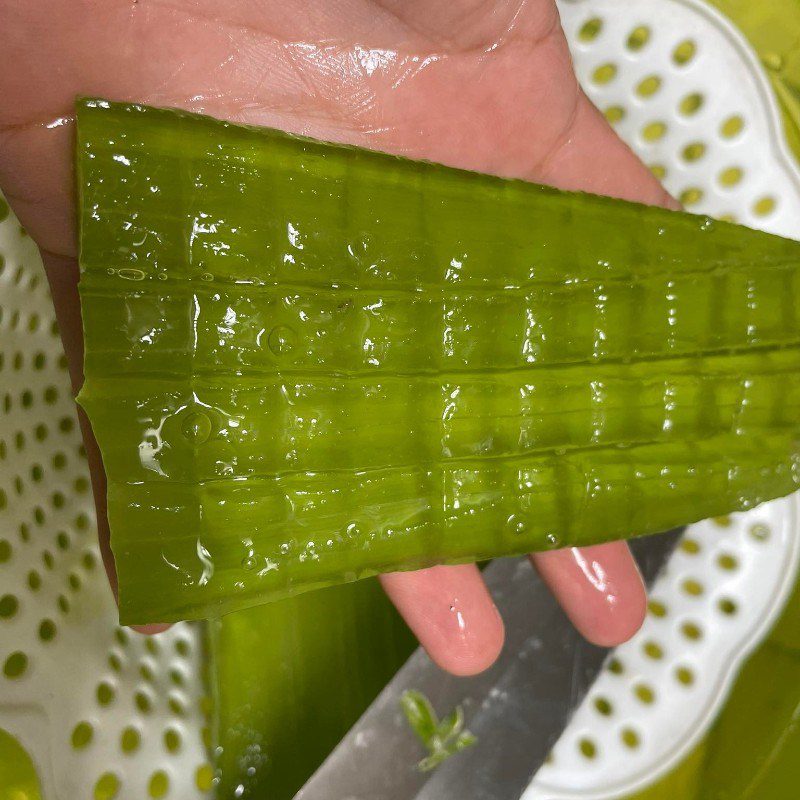 Step 2 Prepare aloe vera Red bean aloe vera dessert