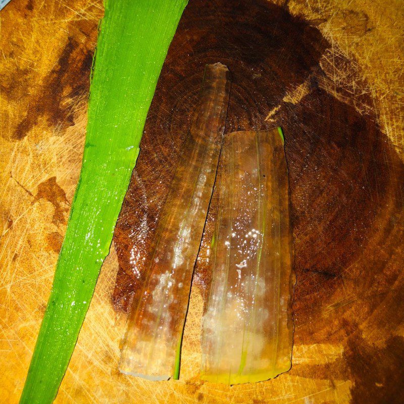 Step 1 Preparing aloe vera for aloe vera smoothie