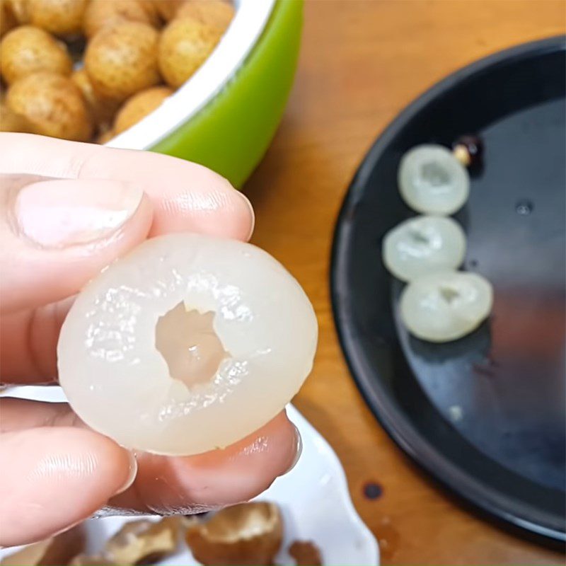 Step 1 Prepare the lychee for Three-color Lychee Jelly