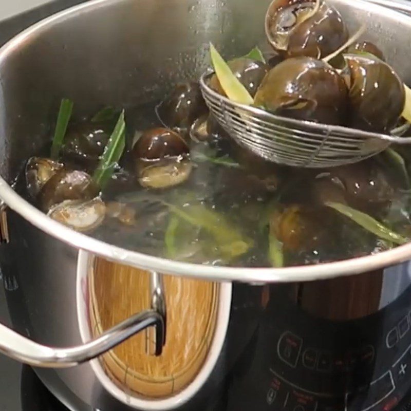 Step 1 Prepare the snails Stir-fried snail with satay