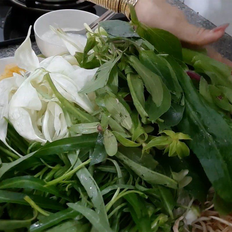 Step 2 Prepare the accompanying vegetables Snakeskin Catfish Hotpot with Fermented Rice