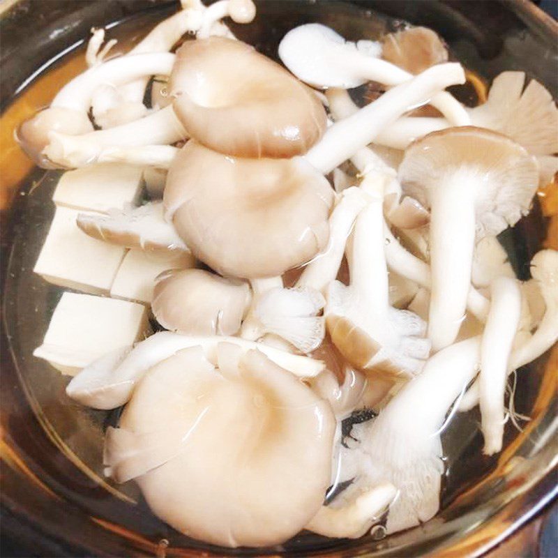 Step 2 Preparing vegetables for Clam Udon Noodles