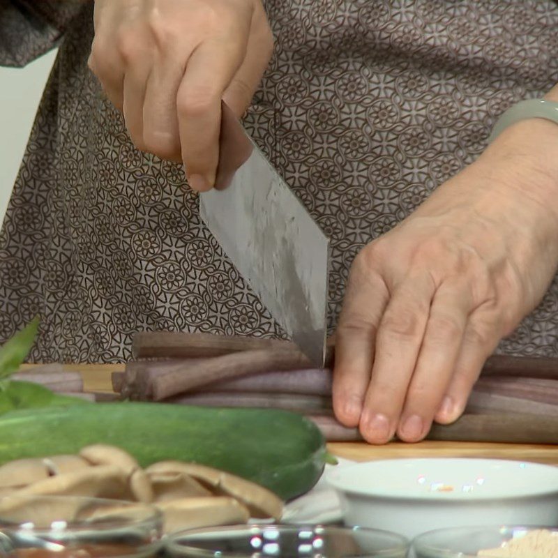 Step 2 Preparing vegetables for lotus stem and oyster mushroom salad