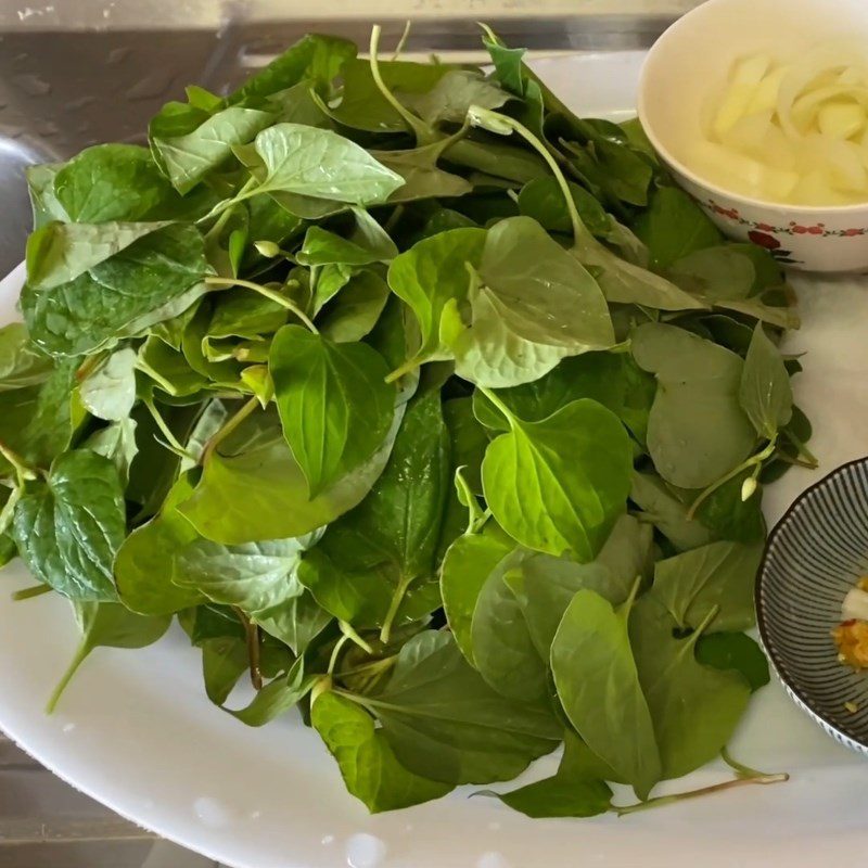 Step 1 Prepare water spinach and onion for Water Spinach Salad with Beef