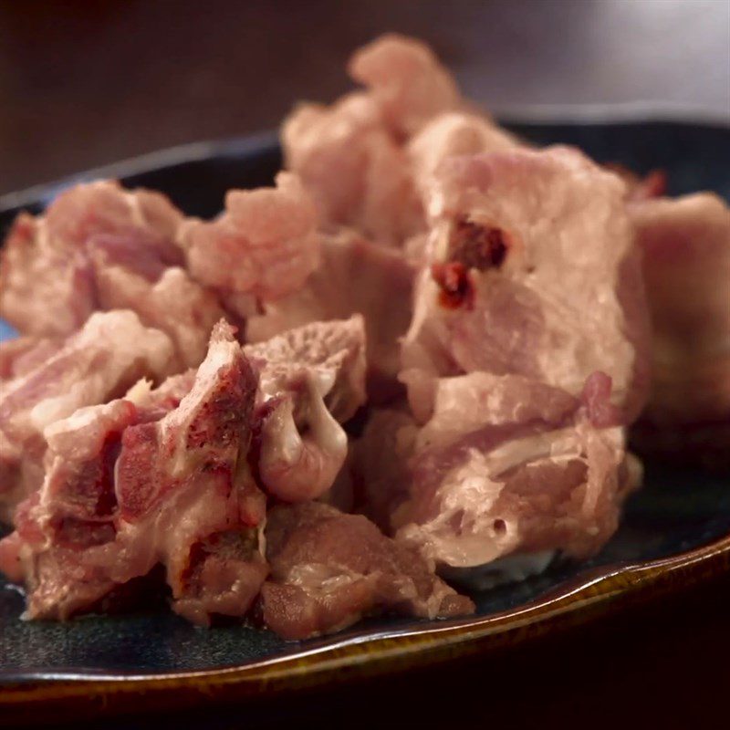 Step 1 Preparing the Ribs for Braised Ribs with Starfruit