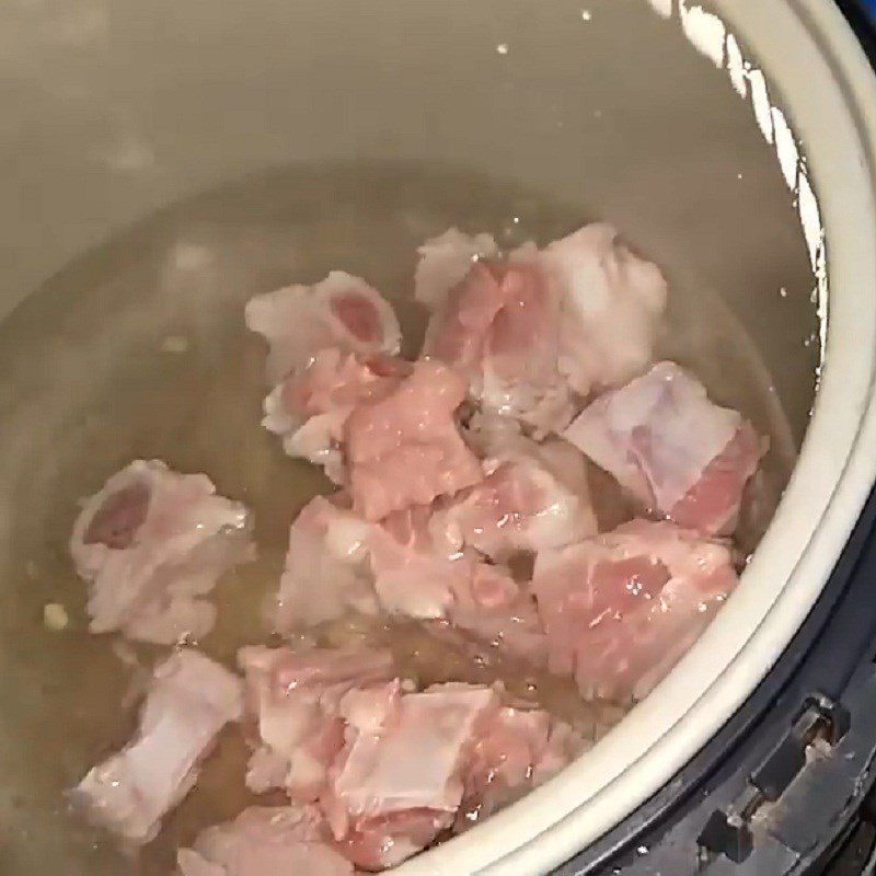 Step 1 Prepare the Ribs for Green Bean and Lotus Seed Porridge