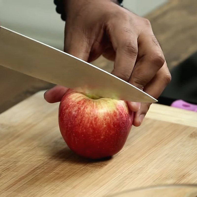 Step 2 Prepare the apples and puree them Mango apple jam thick