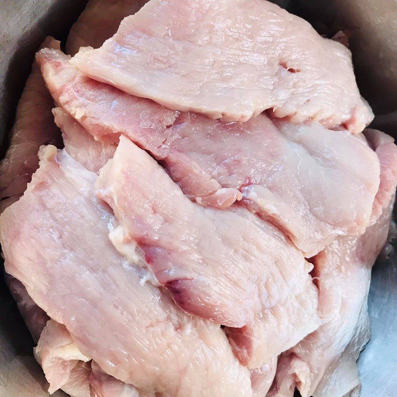 Step 1 Prepare the meat for Pork floss (recipe shared by a user)