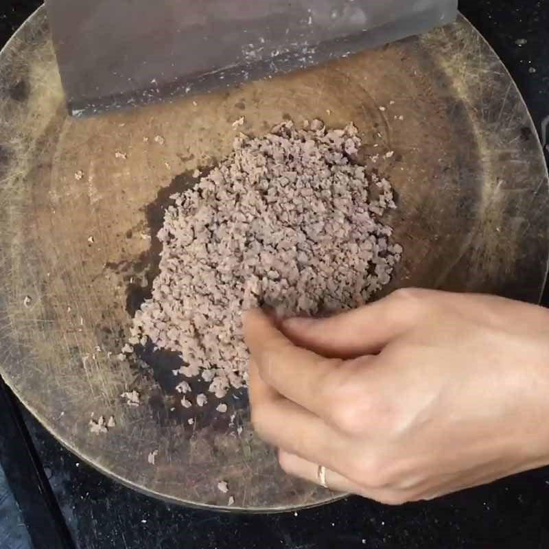 Step 1 Prepare the beef and boil the beef for beef pumpkin porridge