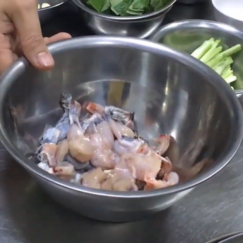 Step 1 Preliminary processing of frog meat Stir-fried Bamboo Shoots with Frog