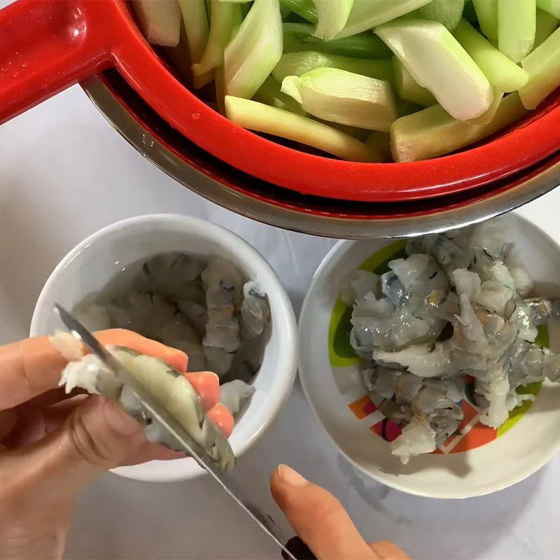 Step 2 Prepare Shrimp Fresh Shrimp Stir-Fried with Dọc Mùng