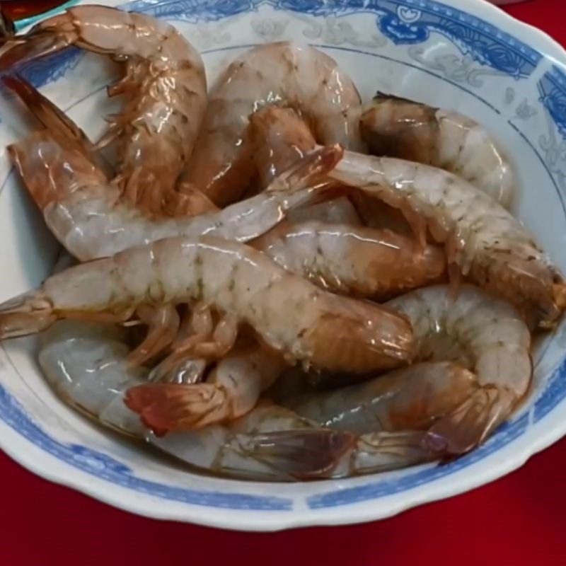 Step 1 Prepare the shrimp Stir-fried shrimp with bamboo shoots