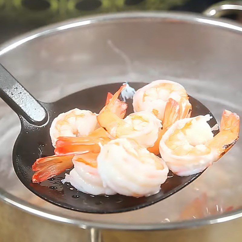 Step 1 Prepare the shrimp for shrimp bell pepper salad