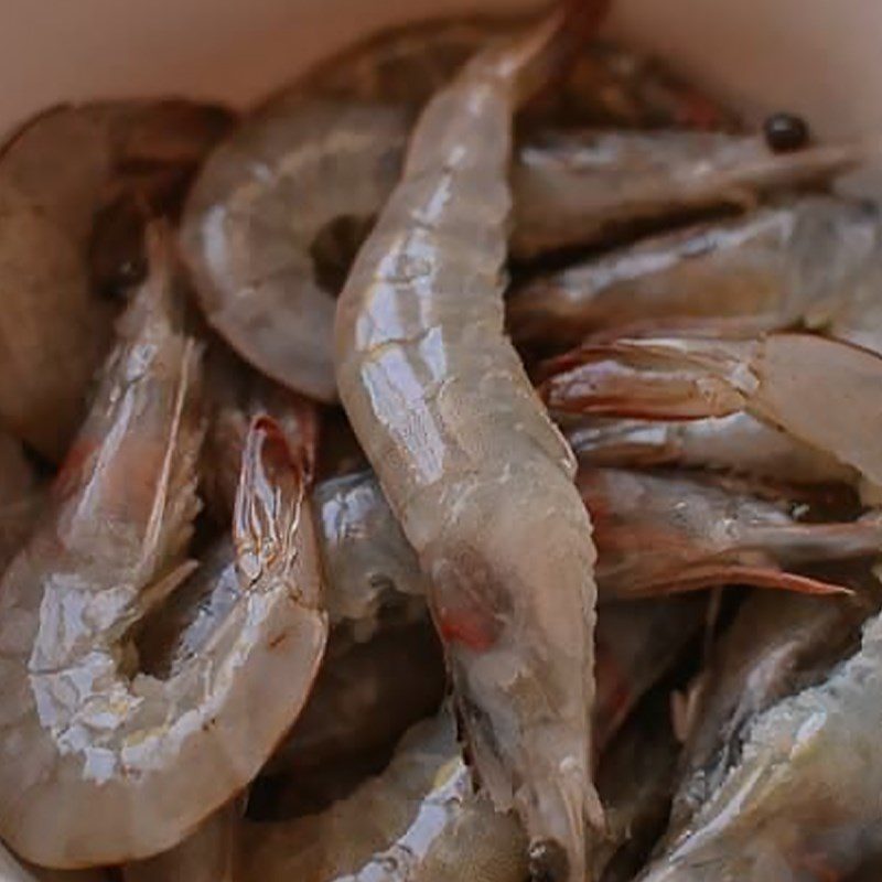 Step 1 Prepare the shrimp for shrimp bell pepper salad