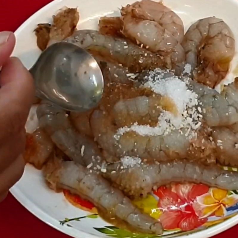 Step 1 Prepare the shrimp Stir-fried shrimp with bamboo shoots