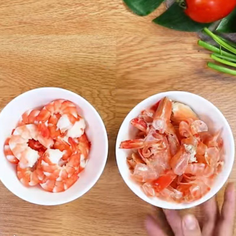 Step 1 Prepare the shrimp for Hai Phong shrimp noodle