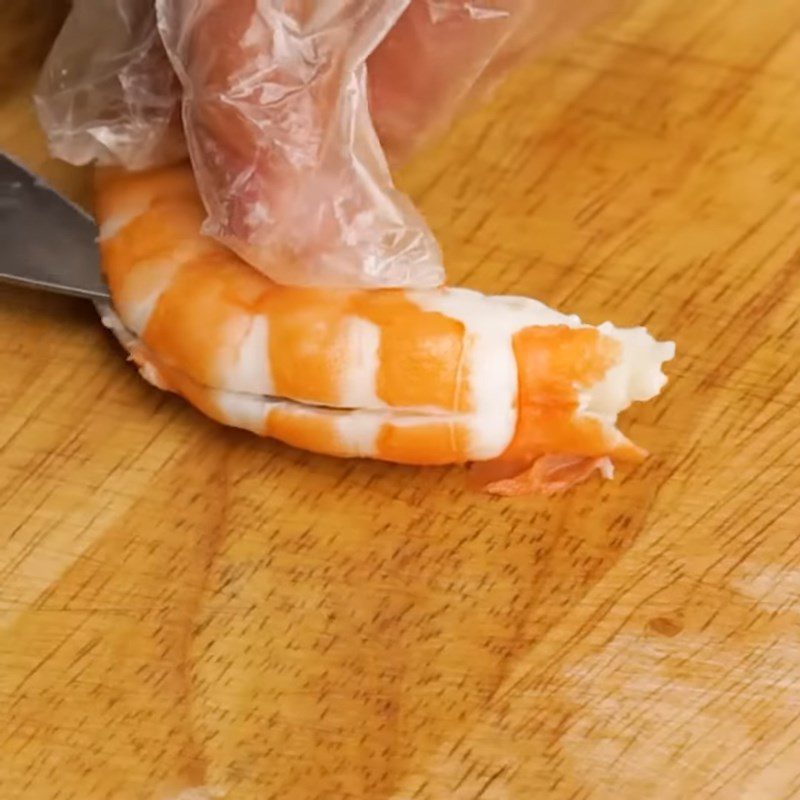 Step 2 Prepare the shrimp for black bread shrimp tomato salad