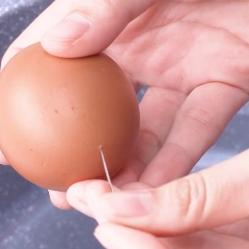 Step 1 Prepare the eggs for Boiled Eggs with Vinegar