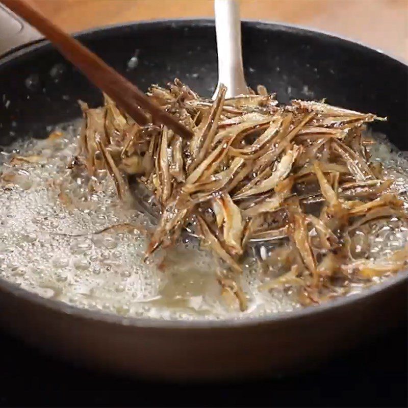 Step 1 Prepare and fry dried anchovies Anchovy Sticky Rice