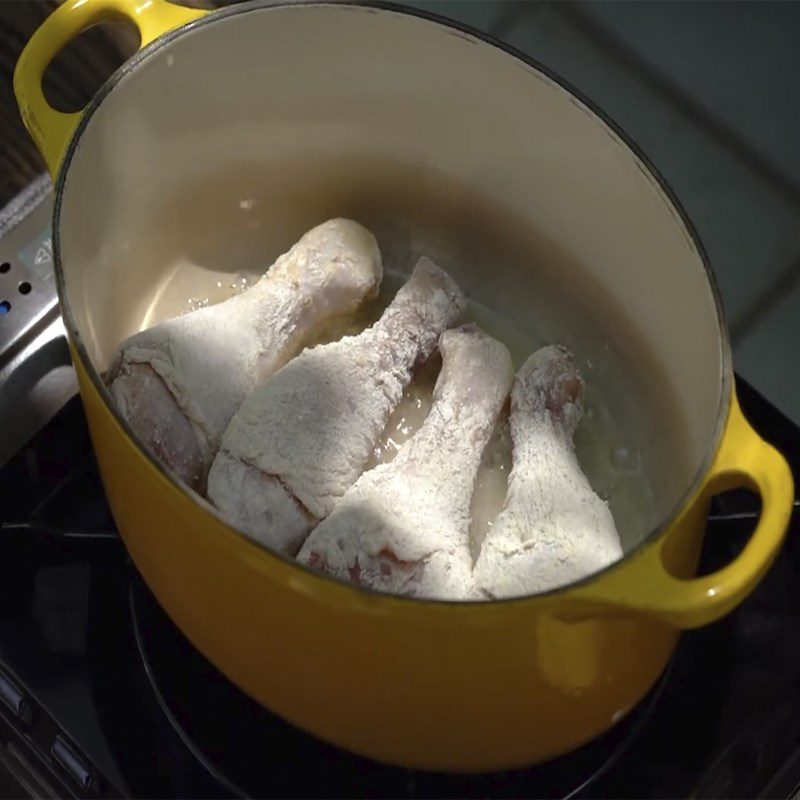 Step 2 Processing and frying chicken Chicken cooked with grapes