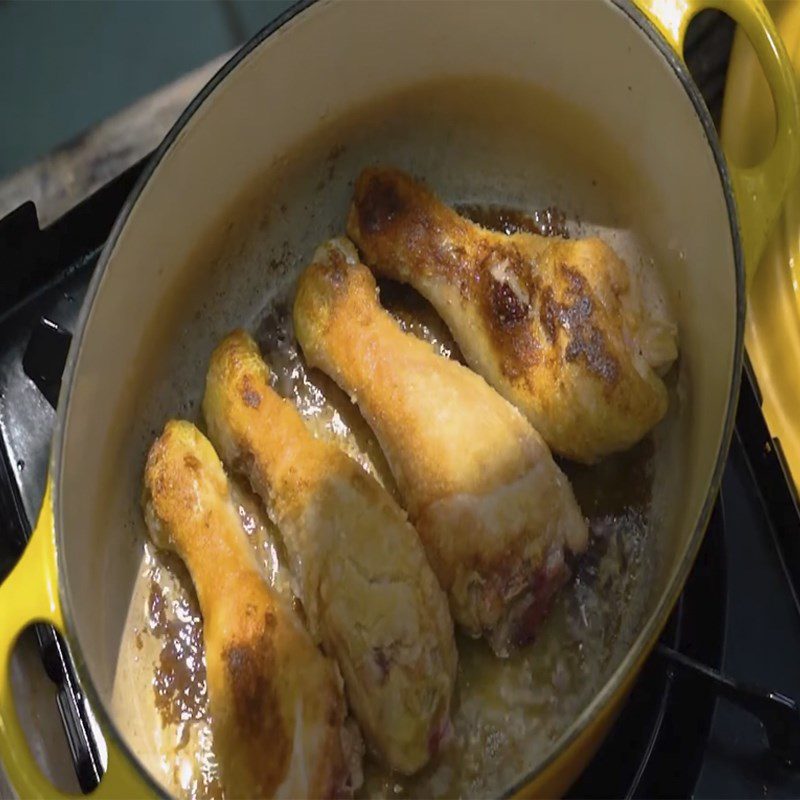 Step 2 Processing and frying chicken Chicken cooked with grapes