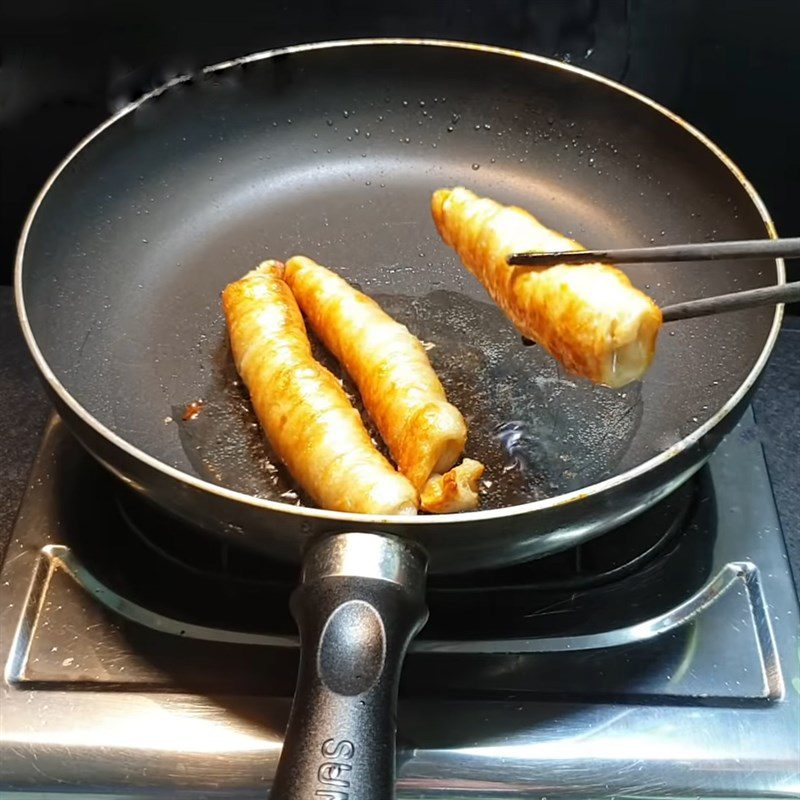 Step 2 Prepare and fry the vegetarian noodles Vegetarian Noodle Salad with Tomato