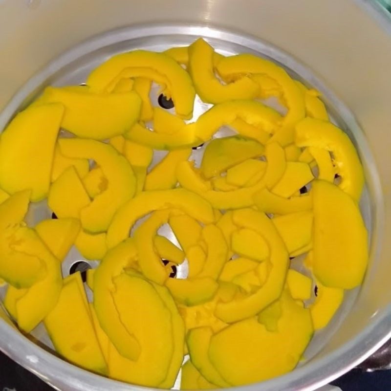 Step 1 Prepare and steam the pumpkin Fried Pumpkin Cake with Glutinous Rice Flour