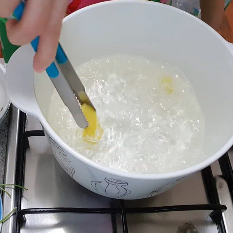Step 1 Prepare and Boil the Carp for Water Spinach and Carp Porridge
