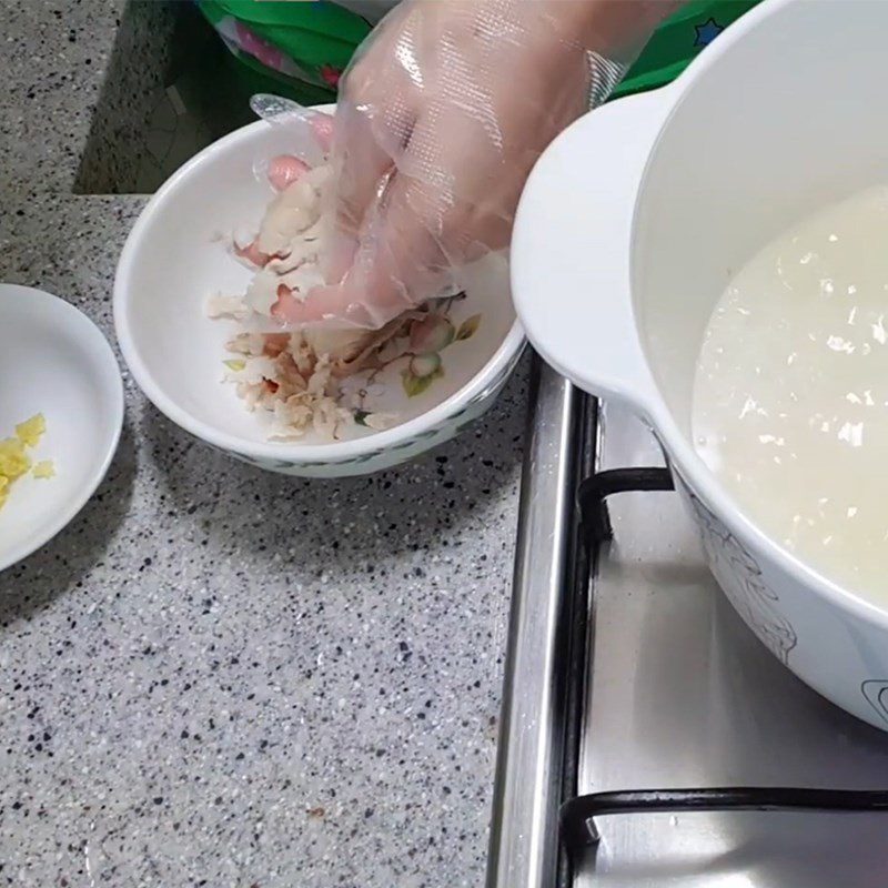 Step 1 Prepare and Boil the Carp for Water Spinach and Carp Porridge