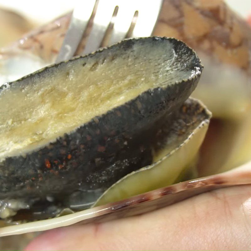 Step 1 Preparing and boiling sea snails for Stir-fried sea snails with water spinach