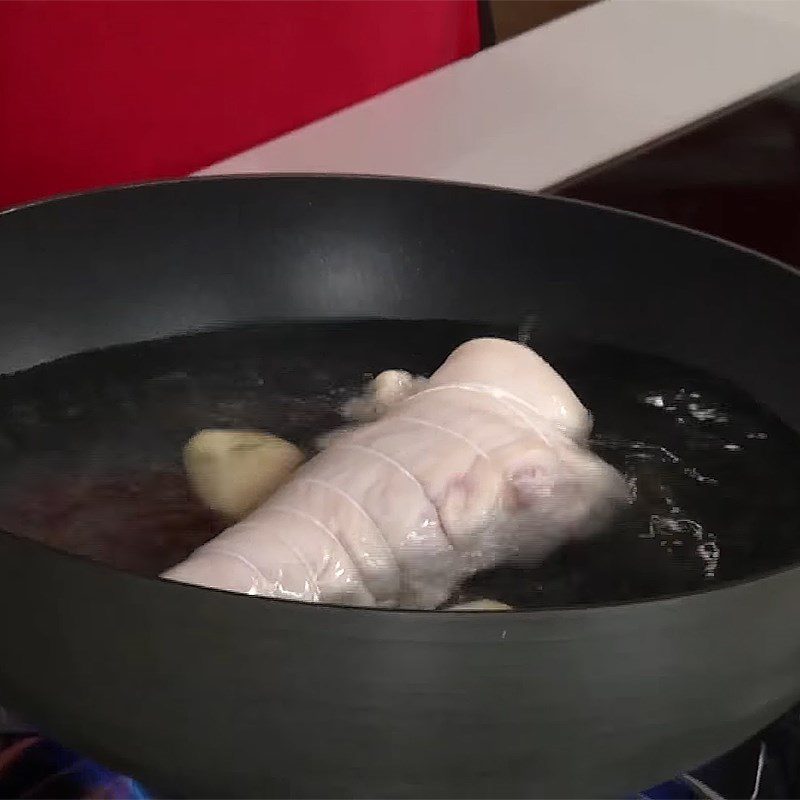 Step 1 Prepare and boil pig's ears Braised pig's ears with pickled mustard greens