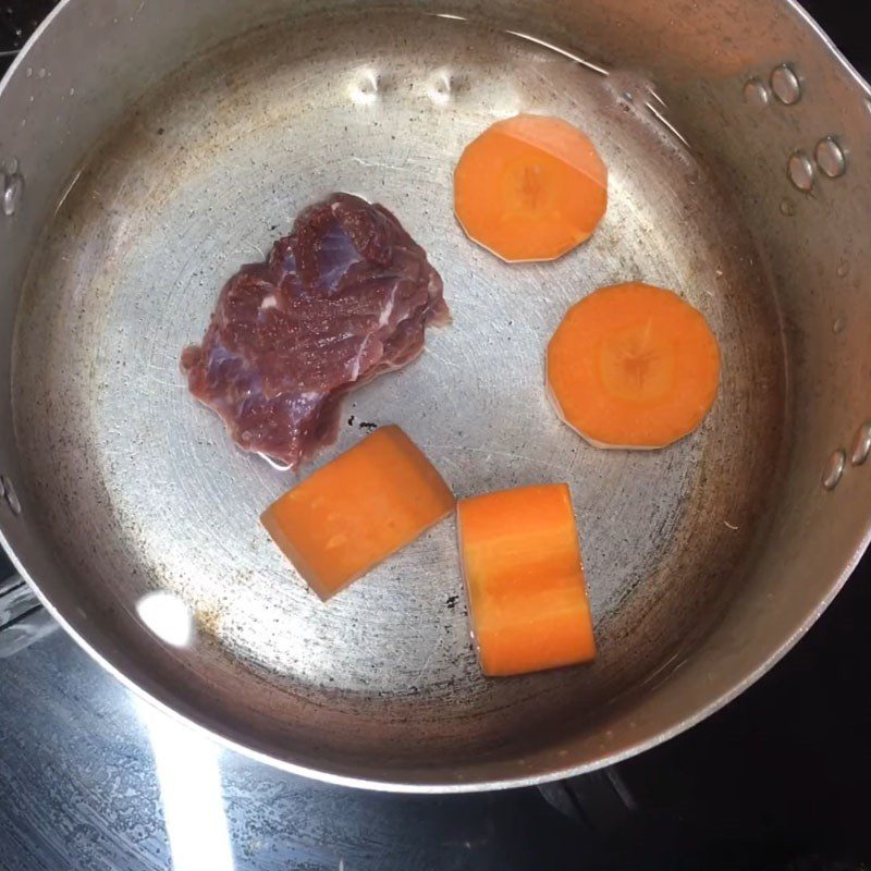 Step 1 Prepare and boil beef, carrot Beef porridge with water spinach and carrot