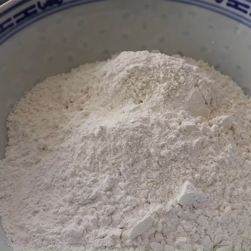 Step 1 Mixing the batter for bánh khọt without molds