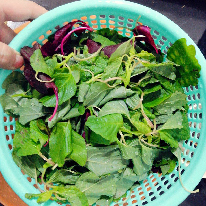 Step 1 Prepare the ingredients for Fresh Shrimp Amaranth Soup