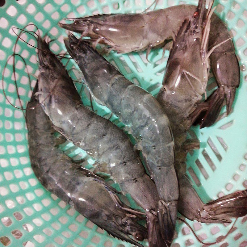 Step 1 Prepare the ingredients for Fresh Shrimp Amaranth Soup