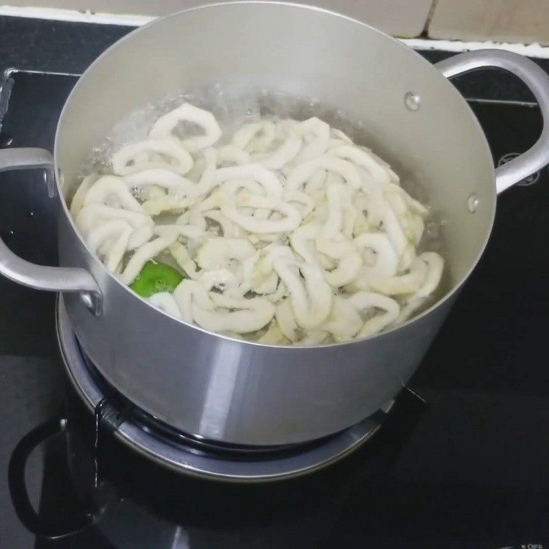 Step 1 Prepare and boil fig and beef salad