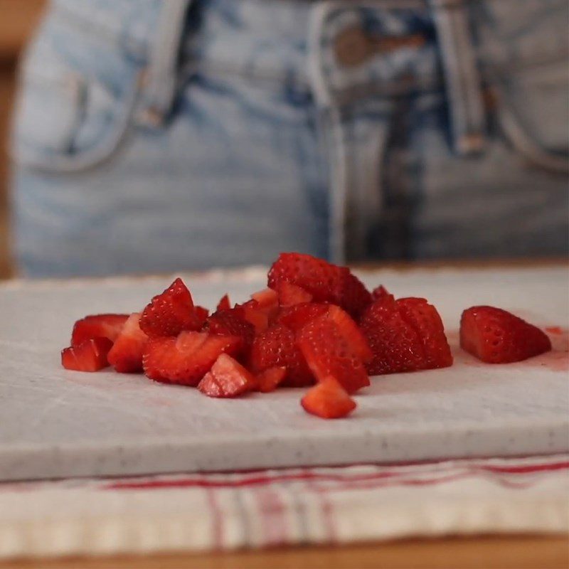 Step 2 Prepare and cook strawberry jam for strawberry bingsu