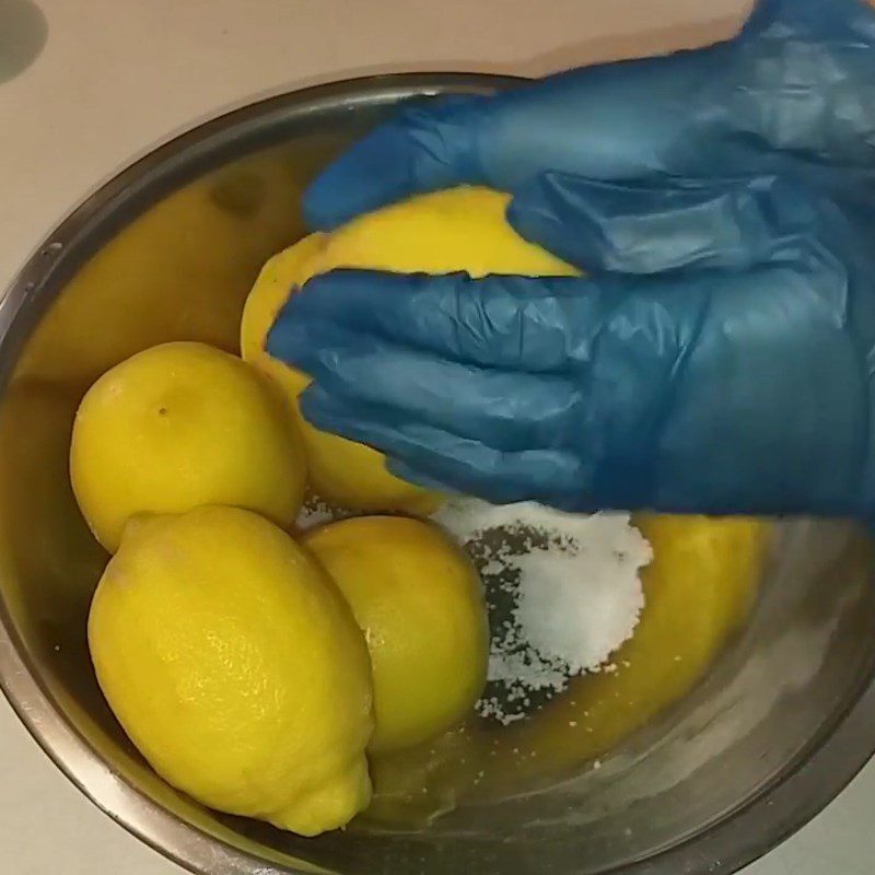 Step 1 Prepare and blanch the lemon Lemon soaked in rock sugar