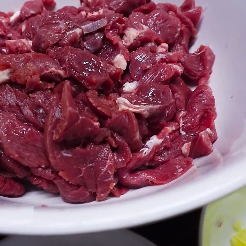 Step 2 Prepare and marinate the beef Stir-fried beef with lemongrass and chili