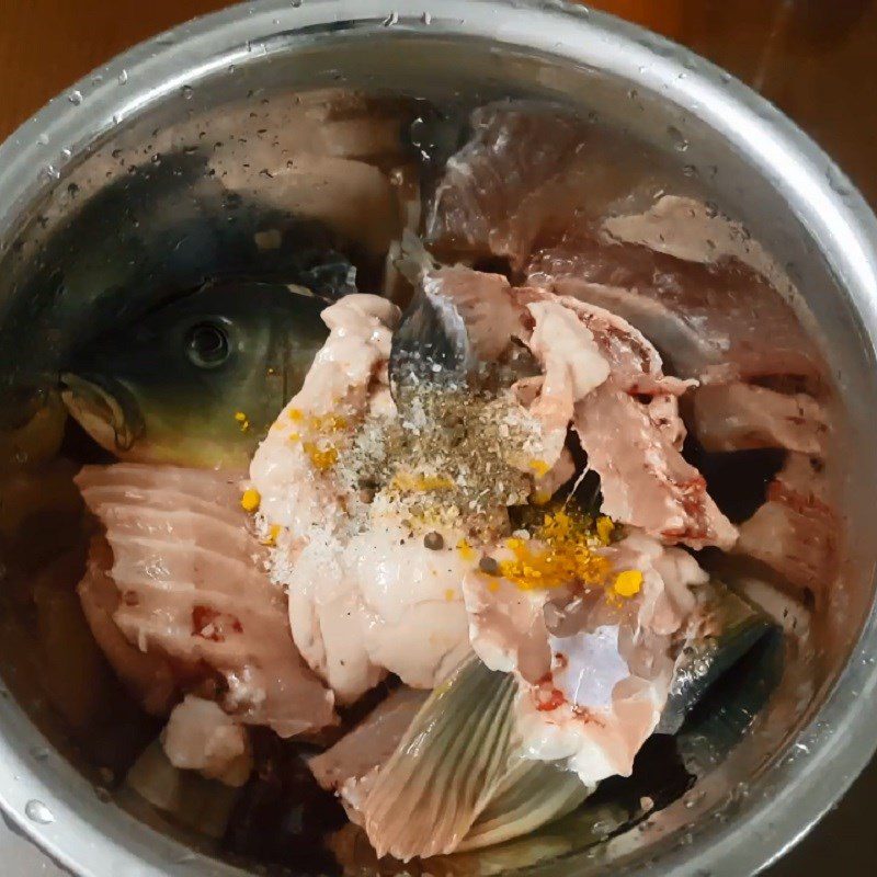 Step 1 Prepare and Marinate the Fish for Carp Cooked with Sour Fruit