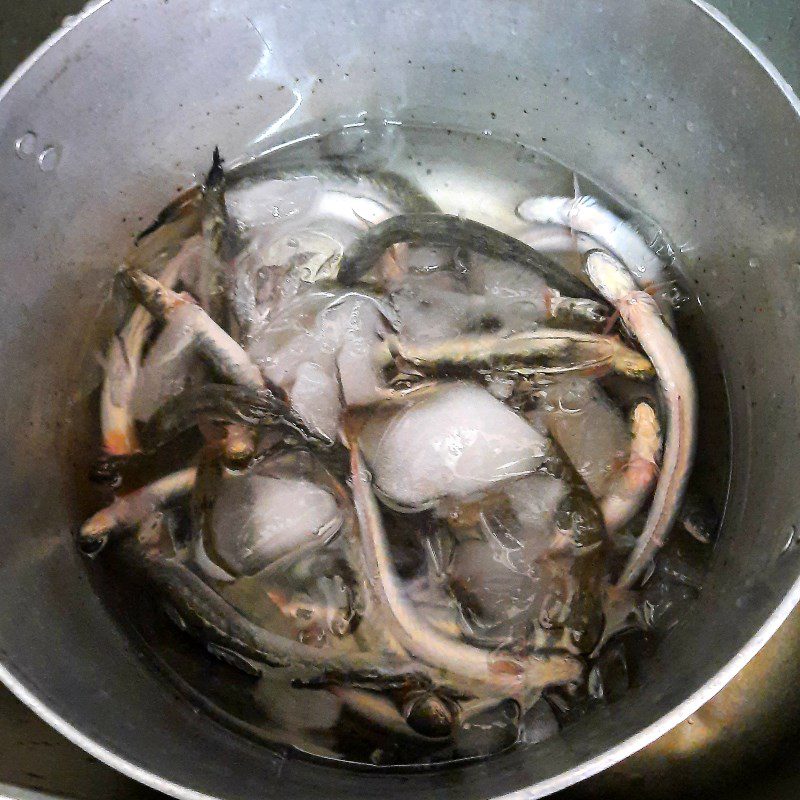 Step 1 Prepare and marinate the fish Crispy snakehead fish with tamarind sauce