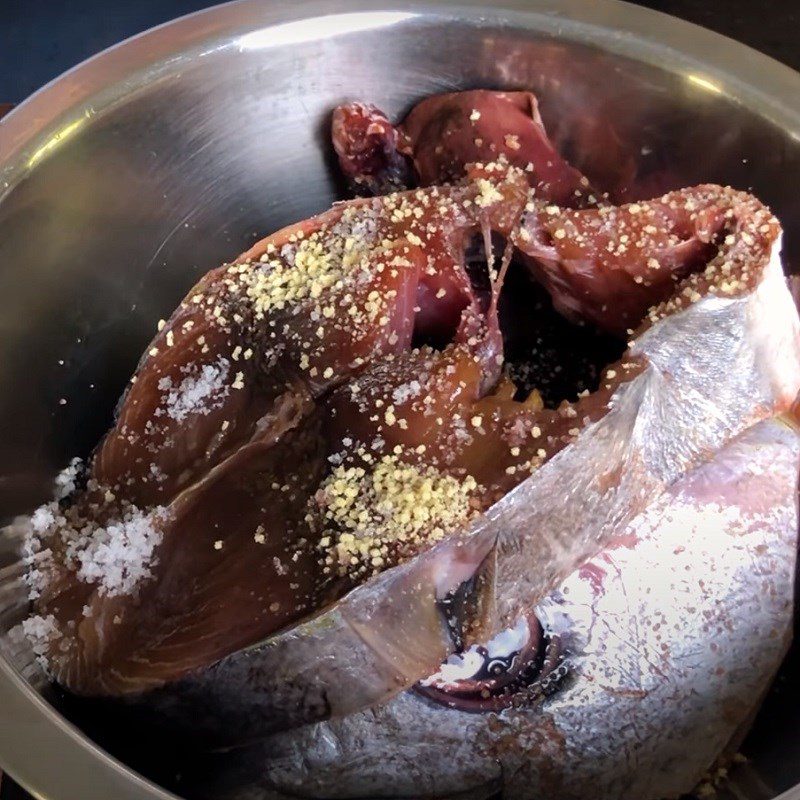 Step 1 Prepare and marinate tuna Tuna with garlic and chili