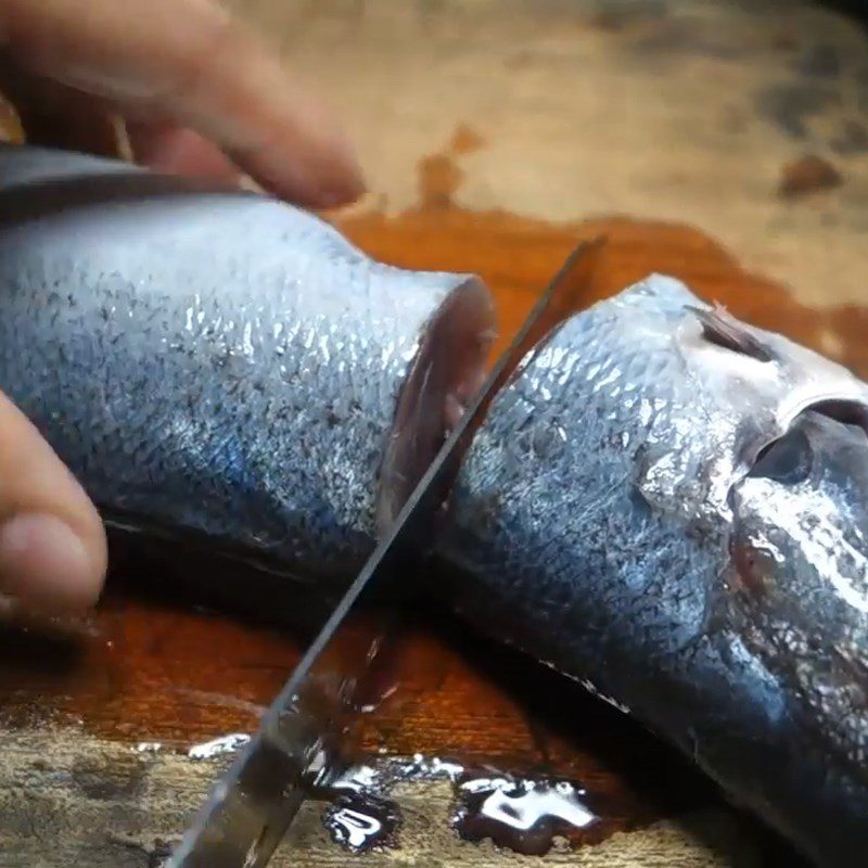 Step 1 Prepare and marinate mackerel for Mackerel Noodle Soup