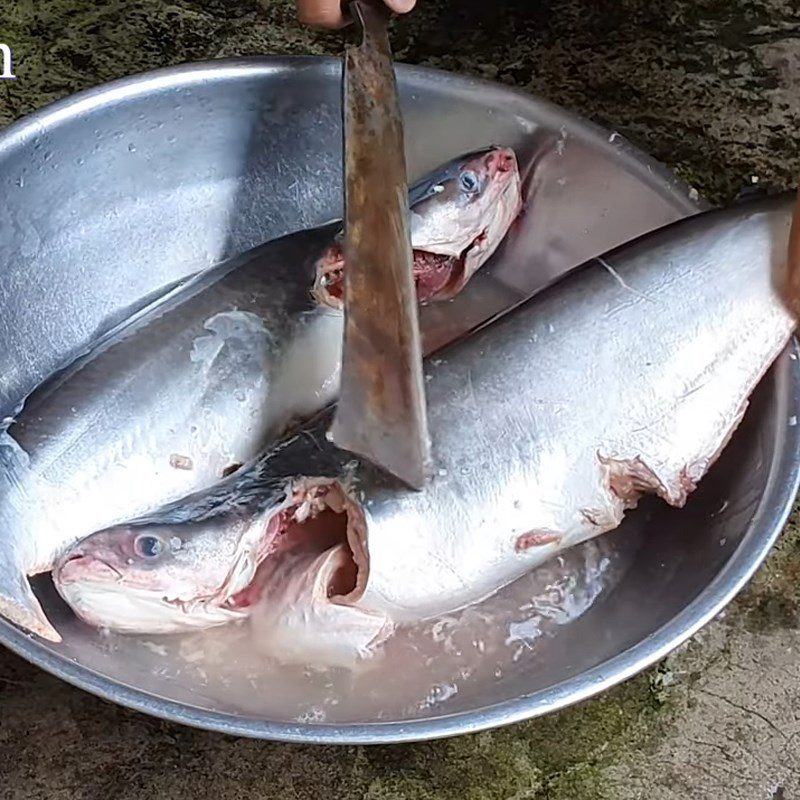 Step 2 Prepare and marinate catfish for catfish hotpot