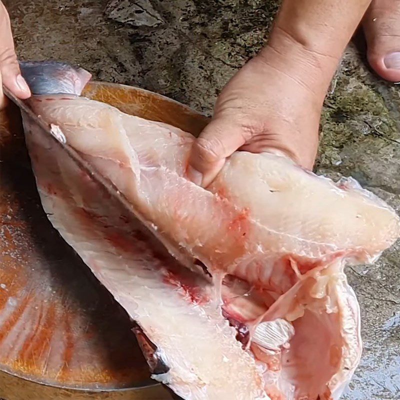 Step 2 Prepare and marinate catfish for catfish hotpot