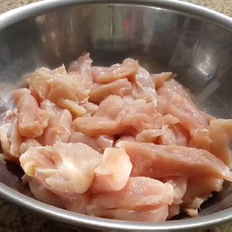 Step 1 Prepare and marinate the chicken for Chicken Stir-fried Noodles