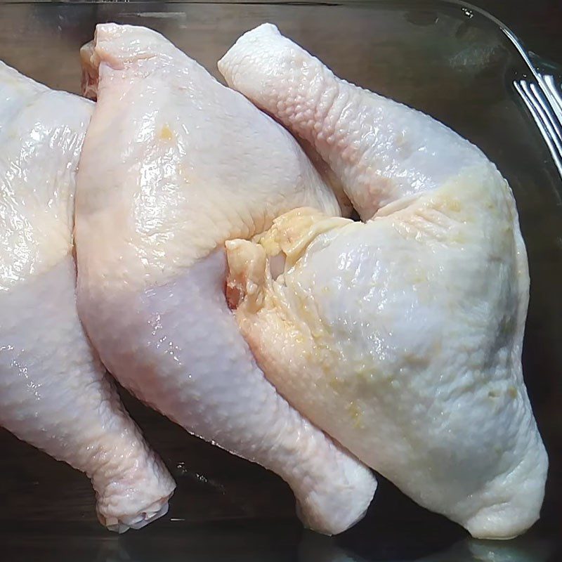 Step 1 Prepare and marinate the chicken for Stewed Chicken Noodles